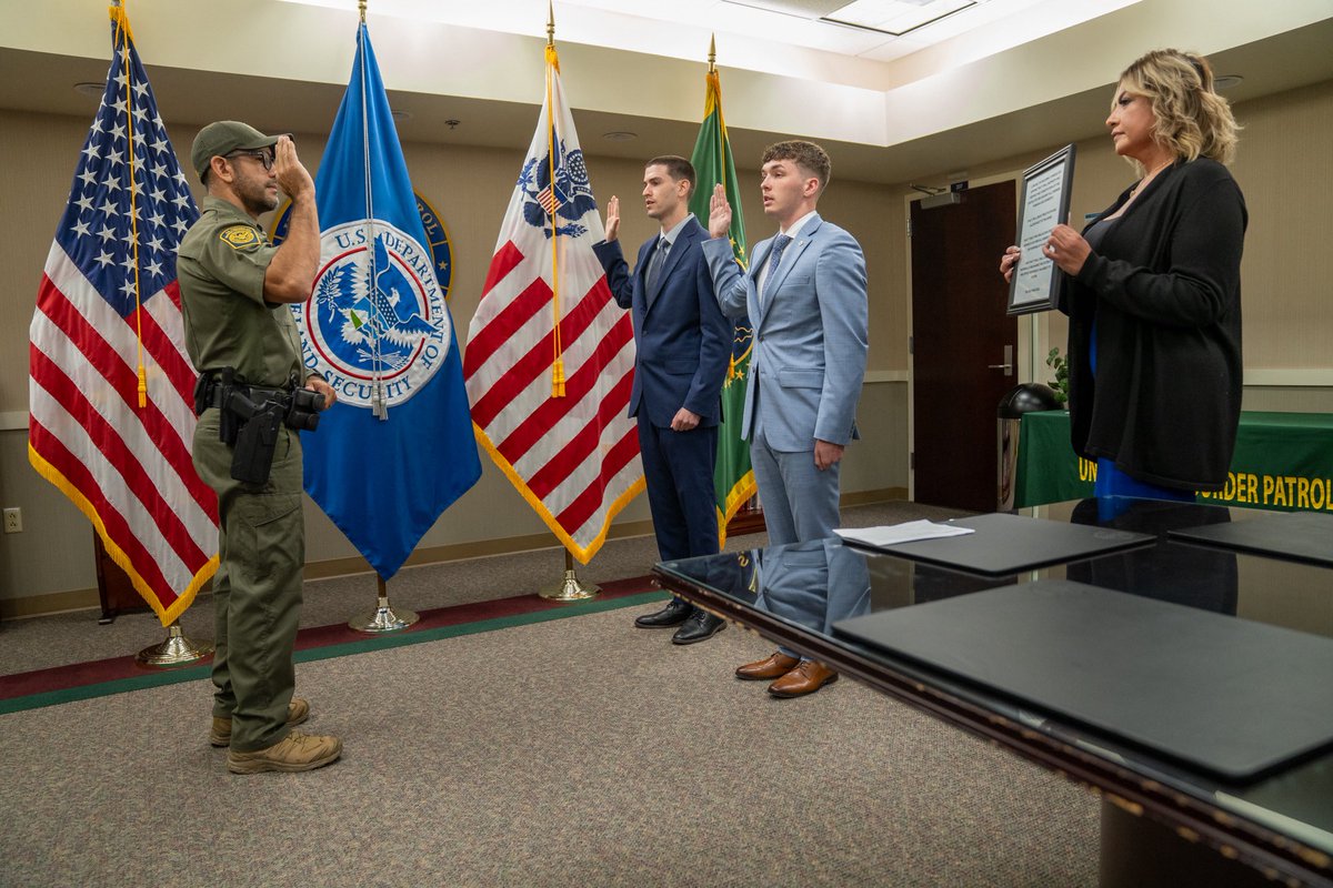 USBPChiefELC's tweet image. The #PremierSector is excited to welcome our newest Border Patrol agent trainees. They were sworn in by Division Chief Vargas before they take off to join Class 1287 at the Border Patrol Academy in Artesia, NM. We wish both of them the best of luck and look forward for them to…