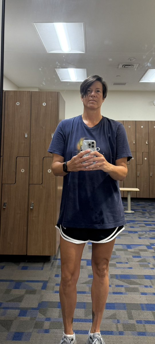 nogooddeed2's tweet image. 30 mins elliptical
RDLs
Hamstring curls
Leg extensions
Ab/Ads