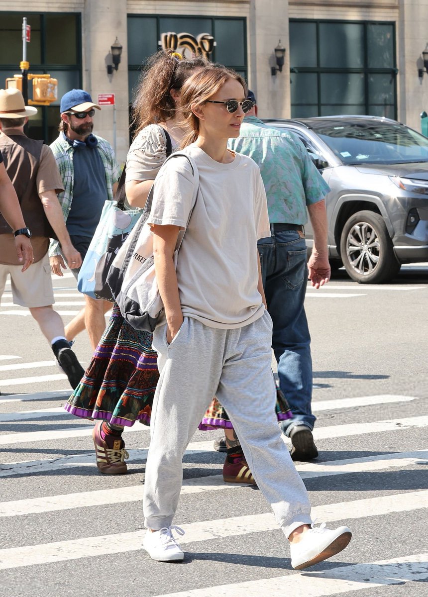 nportmanonline's tweet image. Natalie Portman on the set of the rom-com "Good Sex" in New York City - July 21.