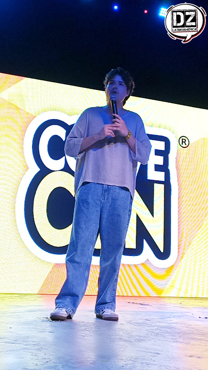 DubZoneLA's tweet photo. ¡EMILIO TREVIÑO EN SUS FACETAS ACTORALES!.
Te compartimos un poco de las facetas expresadas por @EmilioTrevino_ durante su conferencia en la pasada #ConveCon. 🌟👌🏻🤩
¿Qué les parecen las fotos, DubZoners?. 😉 https://t.co/X5QogD79Mj