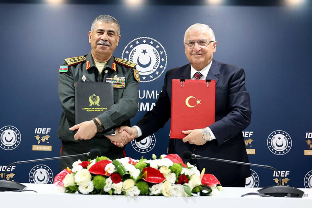 Ellynismos's tweet image. Une réunion des ministres de la Défense de la Turquie et de l'Azerbaïdjan a eu lieu à Byzance occupée.
Güler et Hasanov ont discuté des questions régionales et ont signé un mémorandum pour renforcer la sécurité militaire entre les deux colonies turques.