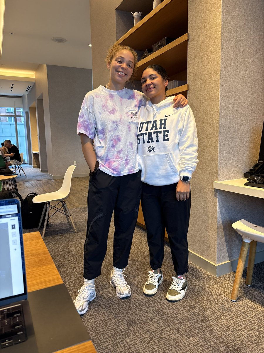 WCGHoops's tweet image. What a fun July!
19 of 21 days on the road, living out of a suitcase — from Portland training camp to @NikeGirlsEYBL Session III in Vegas, and finishing in Chicago at Nike Nationals.
We won our pool, earned a top seed in the coveted Platinum division, and made a run to the ELITE…