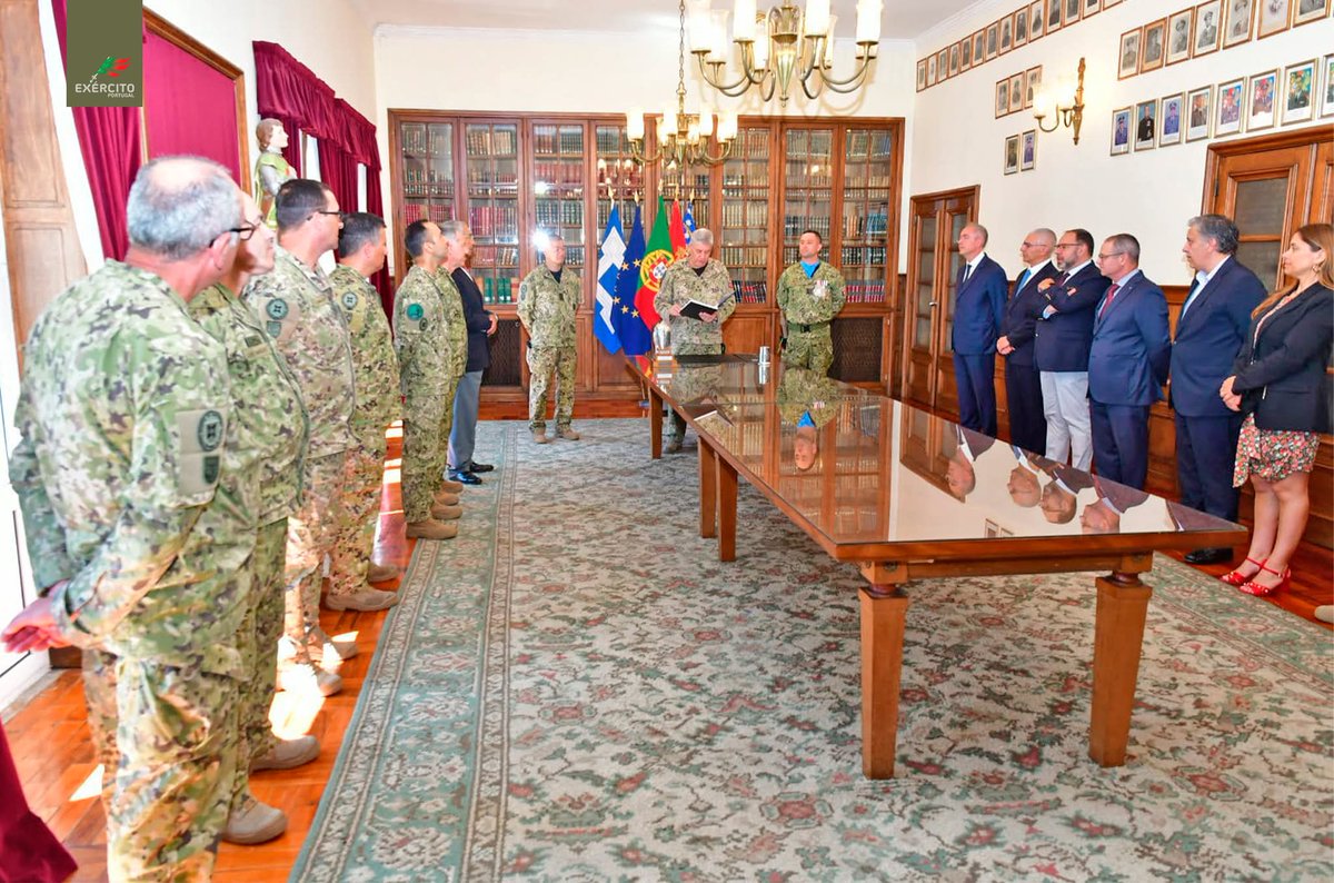 Exercito_pt's tweet image. 📢 O Regimento de Infantaria N.º 13, em Vila Real, acolheu a Cerimónia de Entrega do Estandarte Nacional que acompanhou a 6.ª Força Nacional Destacada na Roménia.
#ExércitoPortuguês #6FNDROU