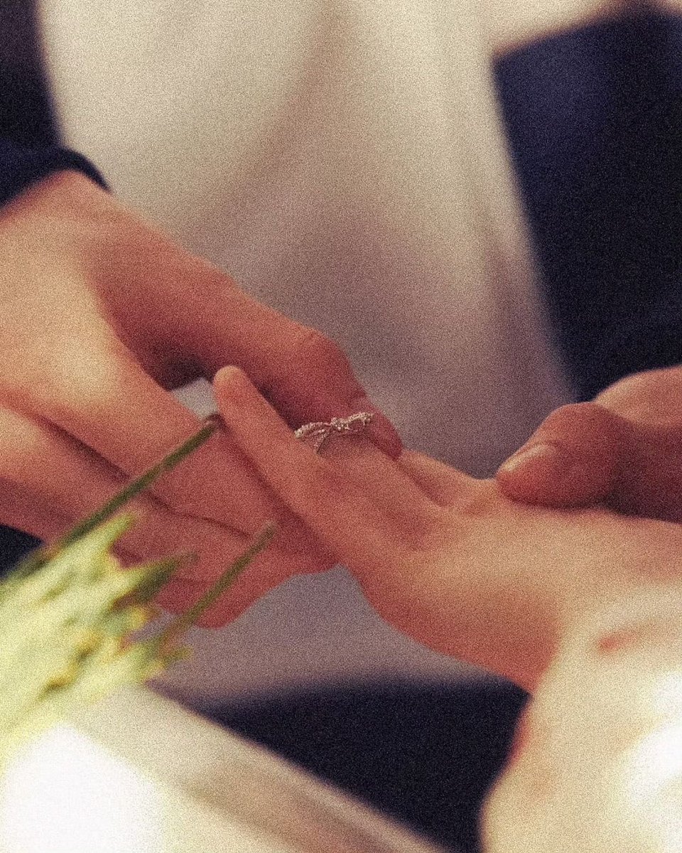 luv4ubbi's tweet photo. #seongtak 
They fell in love on an autumn afternoon, when the golden sunlight began to fade, giving way to the chill seeped through layers of clothing. But it didn't make them cold; it only made them feel warmer- https://t.co/vKaljCu4AE