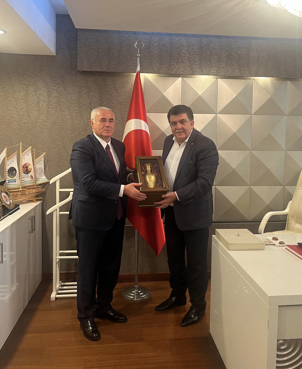Kamu Denetçiliği Kurumu (Ombudsmanlık) (@trombudsman) on Twitter photo 📍Rize
Kamu Başdenetçisi Sayın Mehmet Akarca ve Kamu Denetçiliği Kurumu heyeti, Rize Ticaret ve Sanayi Odası Başkanı Sayın Şaban Aziz Karamehmetoğlu’nu ziyaret etti.
<a href="/RizeTSO/">Rize Ticaret ve Sanayi Odası</a> <a href="/e_erkanbalta/">E. Erkan Balta 🇹🇷</a>
#MehmetAkarca #KDK 📍Rize
Kamu Başdenetçisi Sayın Mehmet Akarca ve Kamu Denetçiliği Kurumu heyeti, Rize Ticaret ve Sanayi Odası Başkanı Sayın Şaban Aziz Karamehmetoğlu’nu ziyaret etti.
<a href="/RizeTSO/">Rize Ticaret ve Sanayi Odası</a> <a href="/e_erkanbalta/">E. Erkan Balta 🇹🇷</a>
#MehmetAkarca #KDK