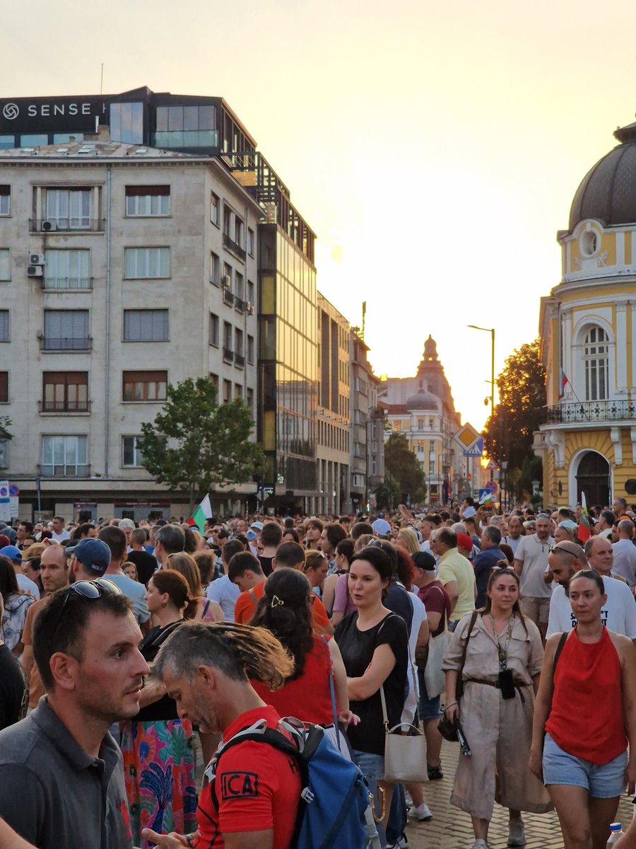 Тук сме! И искаме справедливост! Не прокурори-слуги на мафията! #протест в #София  #правосъдие #несвинесъдие