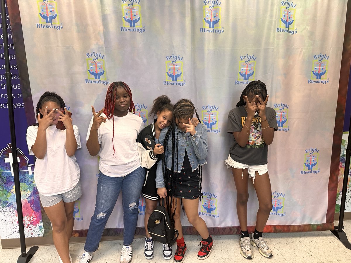 Sal Army Charlotte (@salarmyclt) on Twitter photo Giving back, during their Summer break!
Our Belmont Red Shield Youth Center teens spent part of their Summer Day Camp, volunteering with <a href="/BrightBlessings/">Bright Blessings</a>. They assembled snack packs for local kids in need. Giving back, during their Summer break!
Our Belmont Red Shield Youth Center teens spent part of their Summer Day Camp, volunteering with <a href="/BrightBlessings/">Bright Blessings</a>. They assembled snack packs for local kids in need.