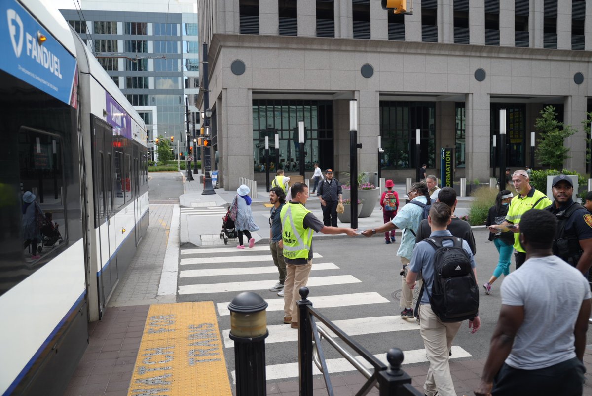 NJTRANSIT_HBLR's tweet image. Today, NJ TRANSIT safety personnel were out encouraging customers to stay safe at grade crossings at Exchange Place! Always obey signals, never stop on tracks & stay alert!
For more safety tips, visit njtransit.com/safety