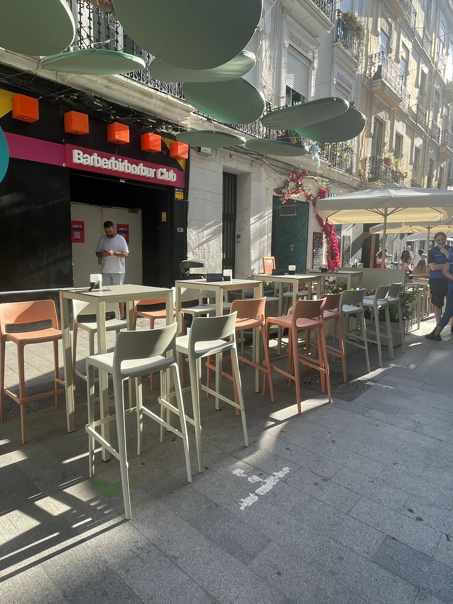 ADCV_com's tweet image. Definir un modelo de 'ECOTerrazas Sostenibles' fue el reto lanzado hace un año al sector del diseño por el @AjuntamentVLC. Hoy, se ha presentado el piloto, en Russafa, concebido por nuestro socio Odosdesign y fabricado junto a empresas de Comunitat Valenciana