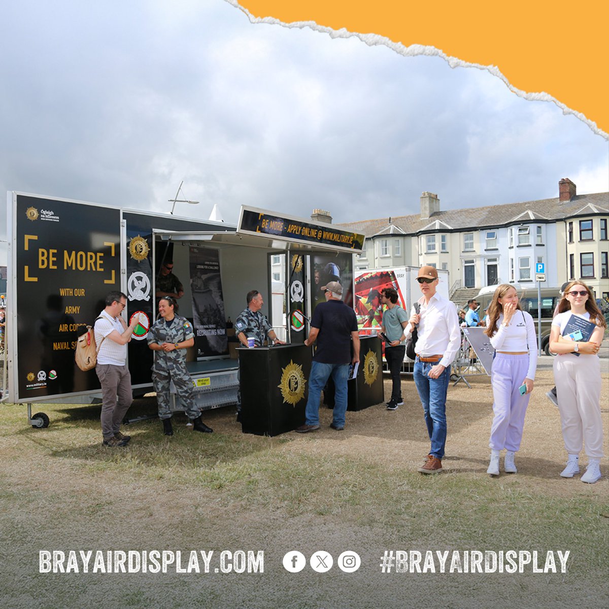 BrayAirShow's tweet image. HONOURING OUR HEROES! 🇮🇪
Explore the impressive static display + info hub by the Irish Defence Forces at the #BrayAirDisplay 2025!
📅 Sat, Aug 2
🎢 Ground Entertainment from 12
✈️ Airshow at 3
📍 Bray Seafront
ℹ︎ ➜ brayairdisplay.com
@defenceforces @IrishAirCorps