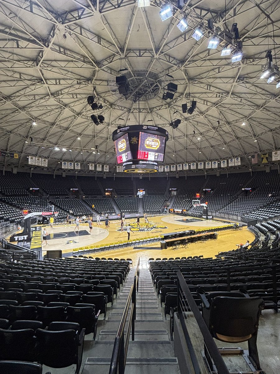 Brent Kemnitz (@brentkemnitz) on Twitter photo Hey <a href="/Shocks_Nation/">ShockerNation ๐พ</a> get out to Charles Koch Arena tonight and support the <a href="/AfterShocksTBT/">AfterShocks - Wichita Stateโs TBT Team</a> ๐
Great catching up with one of my favorite <a href="/GoShockersMBB/">Wichita State Men's Basketball</a> alums <a href="/JRSimon10/">John Robert Simon</a> (and perfecting my selfie craft) ๐๐พ Hey <a href="/Shocks_Nation/">ShockerNation ๐พ</a> get out to Charles Koch Arena tonight and support the <a href="/AfterShocksTBT/">AfterShocks - Wichita Stateโs TBT Team</a> ๐
Great catching up with one of my favorite <a href="/GoShockersMBB/">Wichita State Men's Basketball</a> alums <a href="/JRSimon10/">John Robert Simon</a> (and perfecting my selfie craft) ๐๐พ
