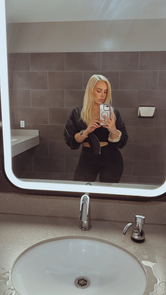 You need to see the new video I just did at the gym 😈👅

onlyfans.com/brittyapples