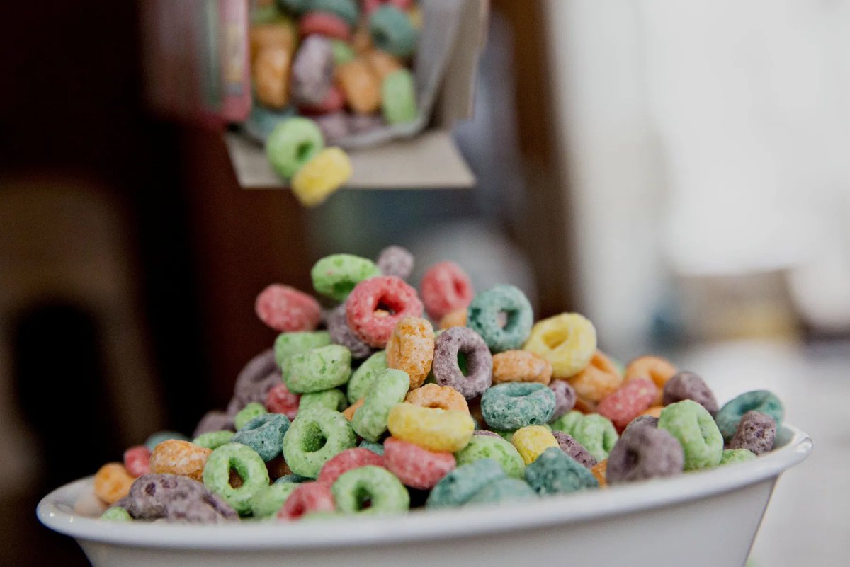 andweknow's tweet image. Froot Loops and Apple Jacks to eliminate synthetic dyes by 2027.