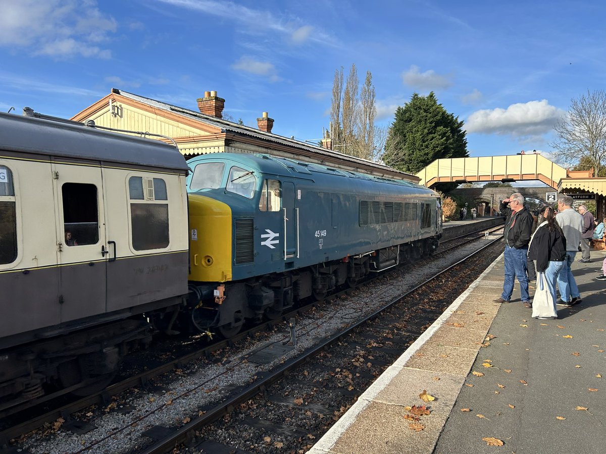 89Scunthorpe's tweet image. Three events in 3 days for me this weekend @GWSR diesel gala on Friday, @svrofficialsite 60’s gala on Saturday and @BattlefieldLine beer festival on Sunday