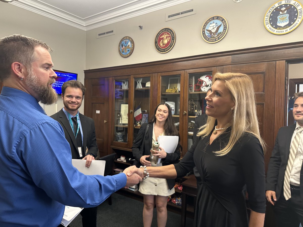 RepBethVanDuyne's tweet image. It was great to chat with a group of physical therapists from North Texas during their visit to Washington! We discussed access to physical therapy care and the burdensome regulations that many PT clinics are facing.