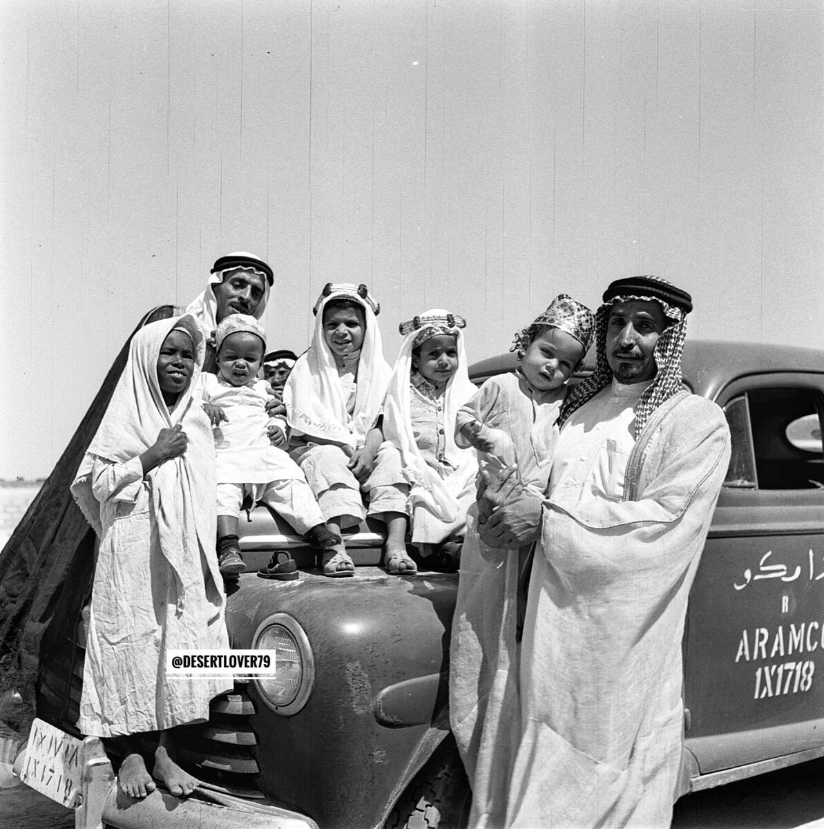 desertlover79's tweet image. أمير مدينة رأس تنورة تركي بن عبد الله العطيشان مع ابناءه 1946-1954 م