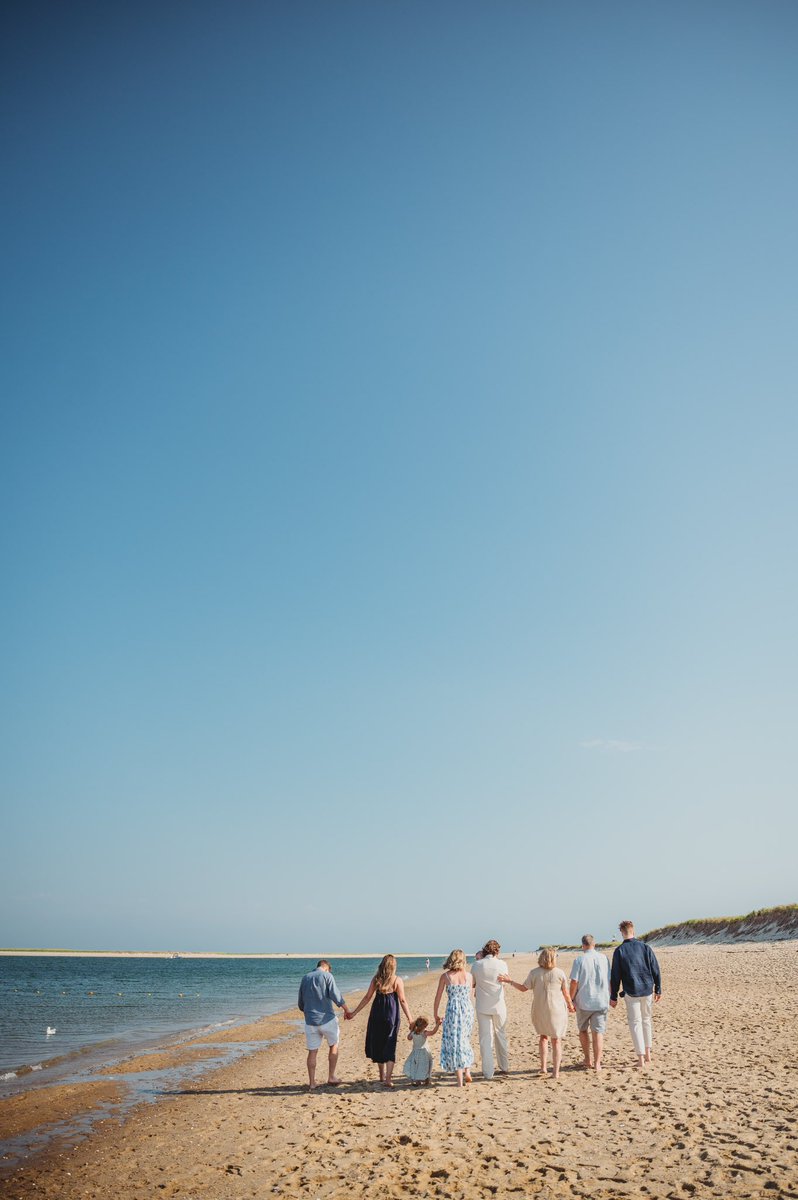 Chatham Lighthouse Beach glowed with love and laughter, where everyone added a special spark to their unforgettable adventure together…🌞🌊 

I’m honored to capture these heartfelt family moments - it’s incredibly fun!!

#SarahMurrayPhotography #ChathamLighthouse #FamilySession