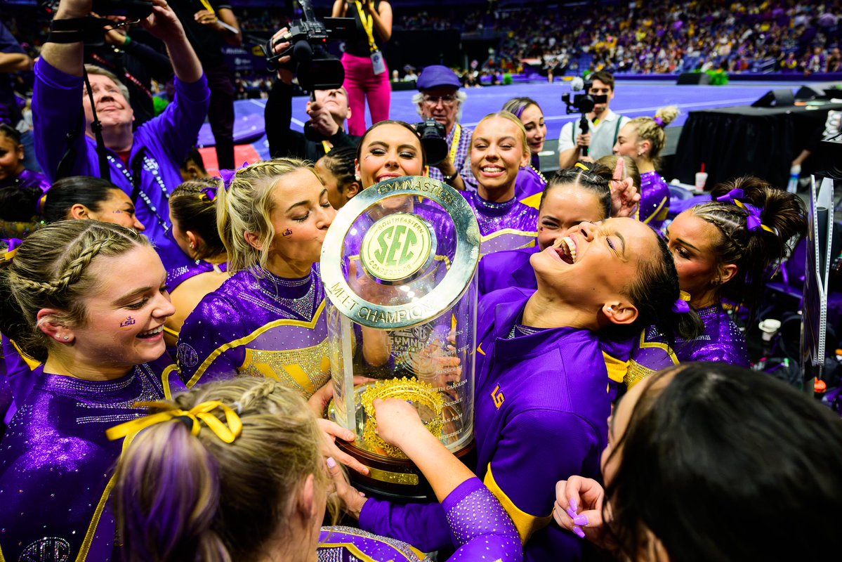 LSUgym's tweet image. Thinking about the last time we were in the @SmoothieKingCtr 🥰
We’ll see y’all in Nola again soon for the 2025 U.S. Gymnastics Championships on August 7-10!