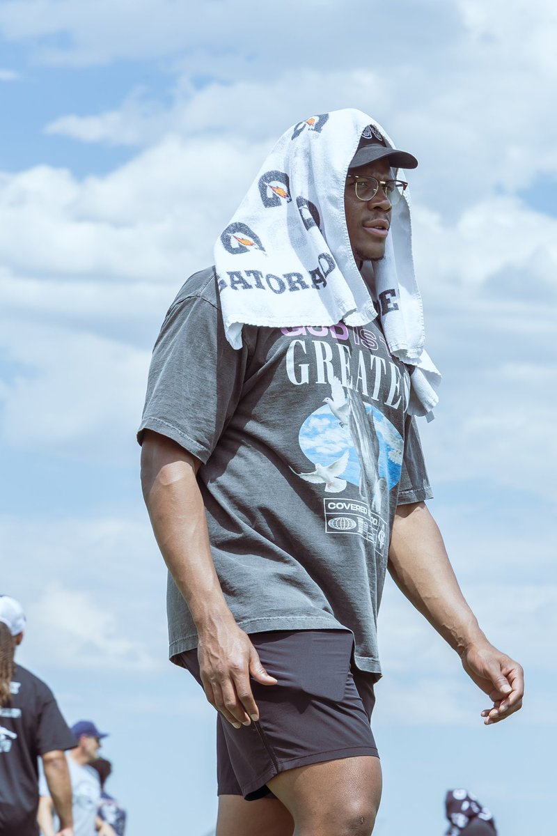 KermitScuffed's tweet photo. which photo do you like the most?

1,2,3 or 4❓

#photography #nfl https://t.co/9nSN2rbx8R