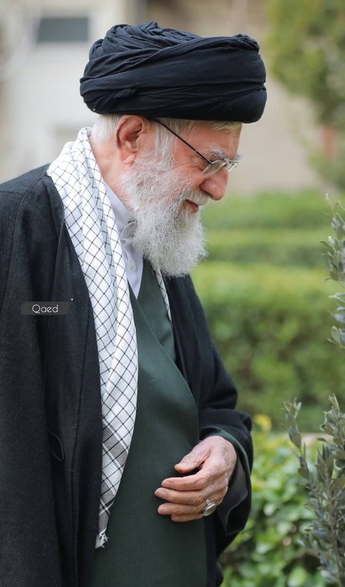 Qaed_ed's tweet image. رهبر انقلاب:
ممکن است کسی در یک قضیهی مربوط به نظامی یا دیپلماسی به یک مسئولی اعتراض داشته باشد، ما نمیگوییم اعتراض را نگویند؛ چرا، منتها اولاً لحنی که برای بیان اعتراض و انتقاد انتخاب میشود، لحن قابل قبولی باشد؛ ثانیاً بعد از تحقیق و اطلاعیابی باشد.