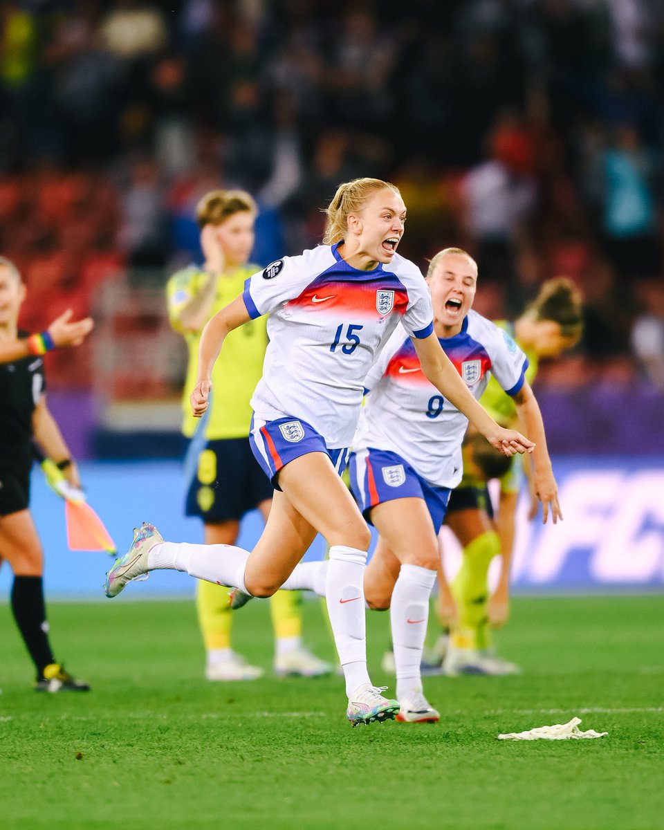 SomosSpirit's tweet image. Conociendo a tu nueva compañera de equipo por primera vez… ¡en una semifinal europea! 🤝
Esme Morgan vs. Sofia Cantore
Defensora vs. Delantera en el gran escenario.
Inglaterra vs. Italia a las 3PM EST ⚔️🏴☠️🇮🇹