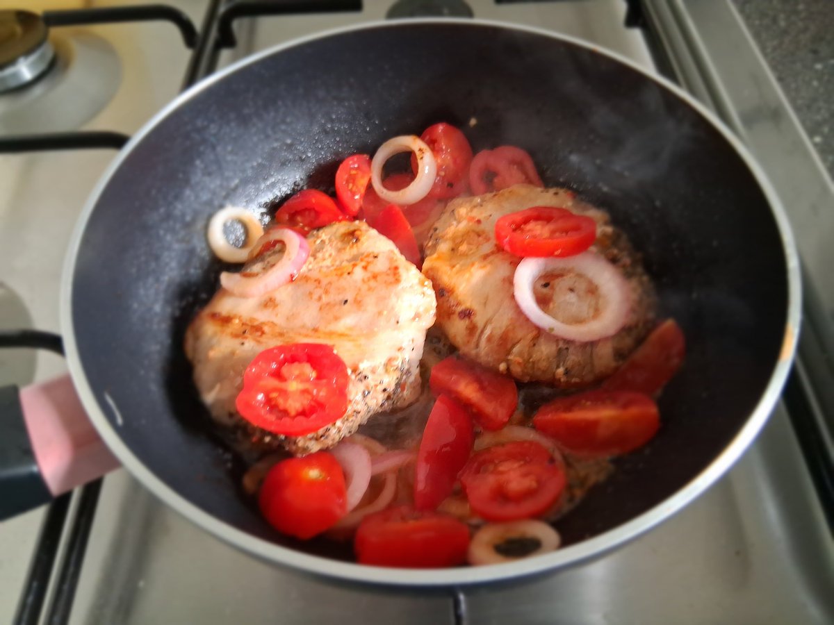 Probeer het gewoon eens een keer, wordt ook niet zo barbaars geslacht met een groot mes door de keel.....

#Spekburger #BiertjeErbij