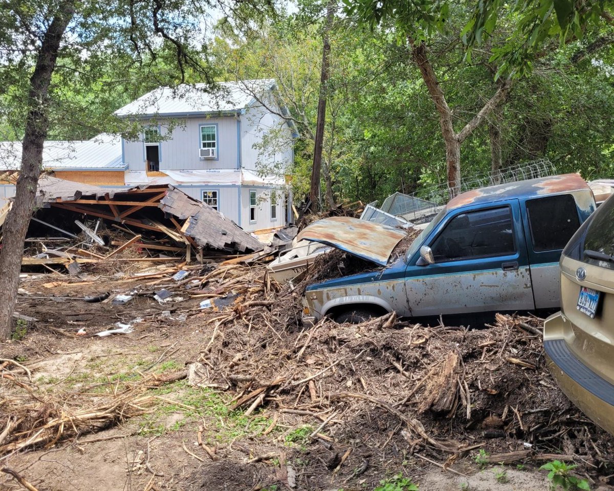 iiiarmoredcorps's tweet image. After historic flooding in Central Texas, 17 Soldiers from III Corps HSC, led by Britnia Weicht and 1st Sgt. Robert Weicht, volunteered to support recovery near Big Sandy Creek. Over two weekends, they cleared debris and aided impacted communities
@USArmy | @FORSCOM