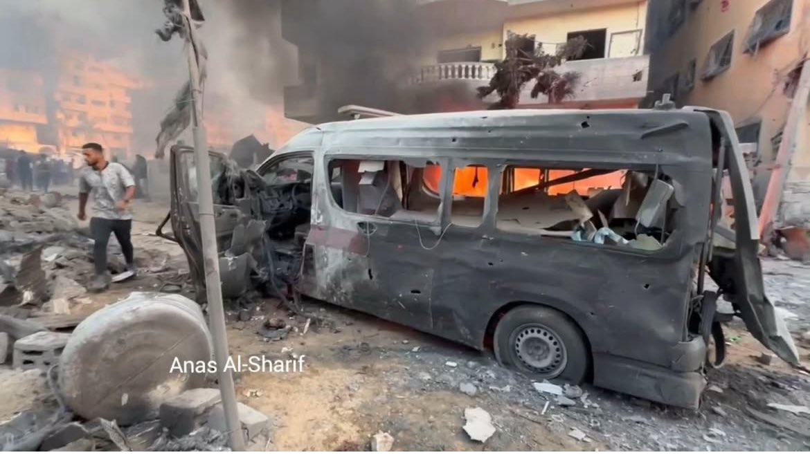 SMohyeddin's tweet image. Another inferno of ambulances. This was right next to the home that was blown up that was full of children.