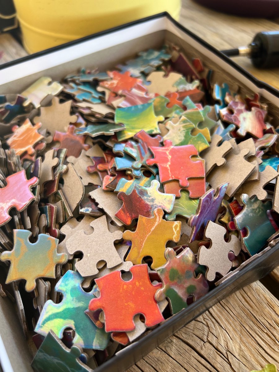 MichelleBe21575's tweet image. A puzzle 🧩
I got at yard sale. It’s a foil one. I thought it was unique, It’s called Radiance!