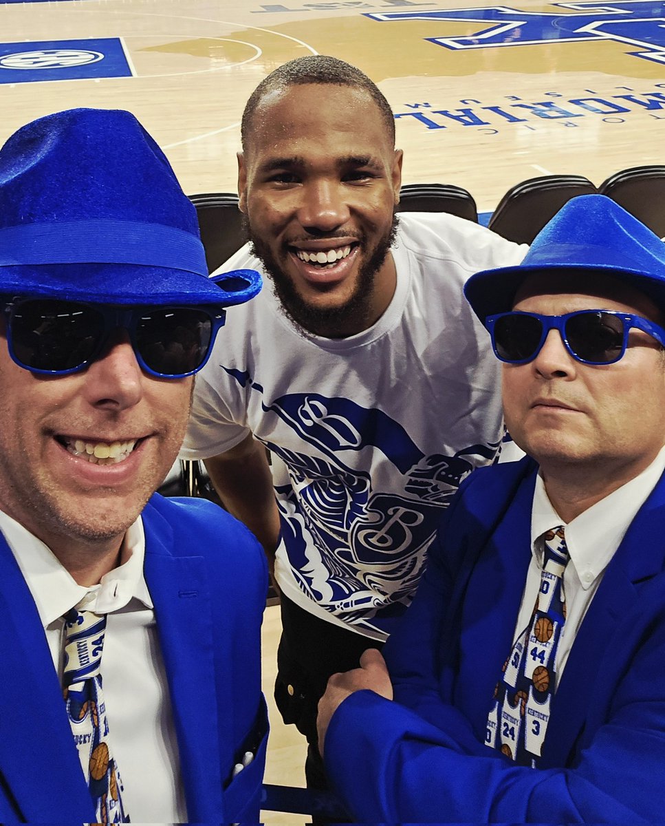 GoBigBluesBros's tweet image. As we are in a continuous effort of putting the band back together & appeal to younger generations we felt like we needed a DJ in the band!
Please welcome DJ BURNS (@underratedd__) to the band and the #BBN! DJ has been a fun addition to @LaFamiliaTBT!
Thanks for the pic!
