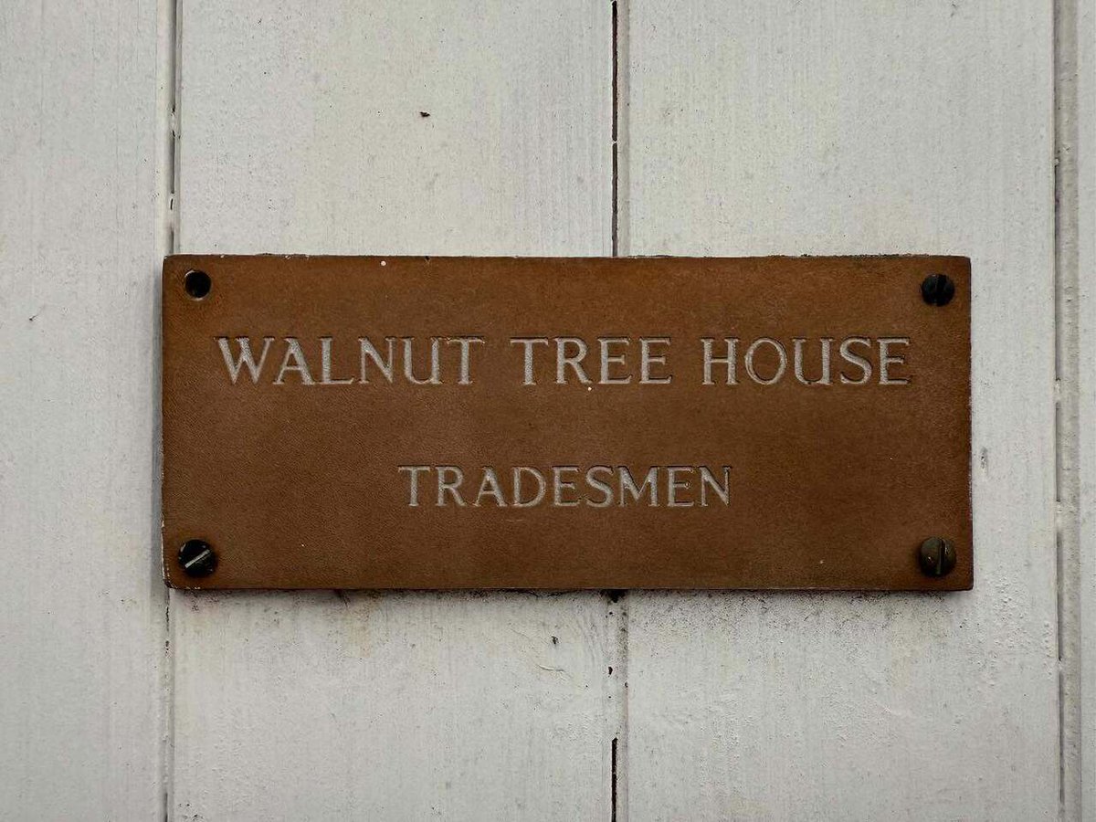 Timothy_Hughes's tweet image. The tradesman entrance #hamptonwick #tradesman #tradesmanentrance #tradesmanlife #london #london🇬🇧 #londonist #londonlife #londoners #londoner #hamptonwick #teddington #thames #thamesriver  #thamespath #river #riverthames #riverthameslondon #riverthamesw… instagr.am/p/DMa3qYttj7m/