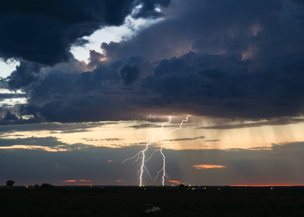 ColoradoWXNut's tweet image. Colorado Monsoon has been in full swing this week. Two days back to back of great bolts!
#cowx #Colorado #Monsoon2025 @NWSBoulder