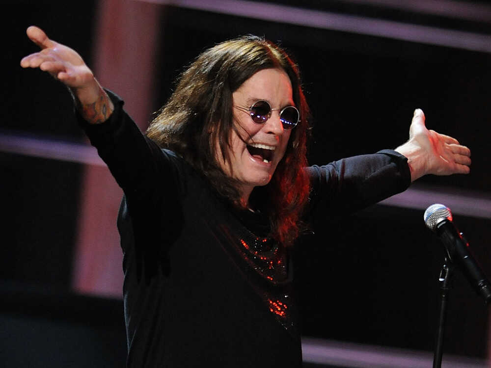 KtoUmarl's tweet image. Ozzy Osbourne (76) - 🇬🇧 muzyk, wokalista i autor tekstów, współzałożyciel i wieloletni członek zespołu Black Sabbath.