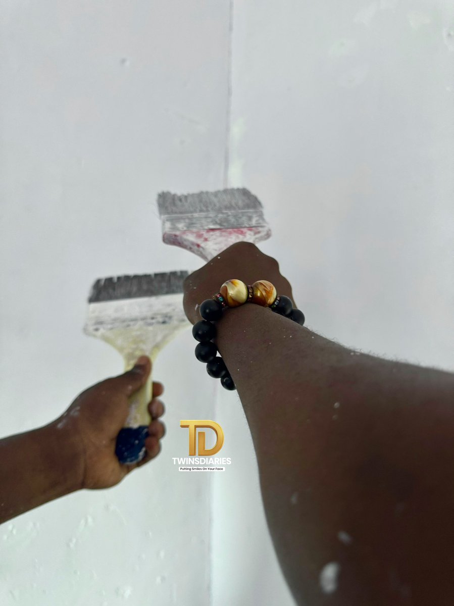 Twinsdiaries1's tweet image. W have taken it upon ourselves to paint the room for the Konongo Twins and their grandmother!!
The love for humanity!!