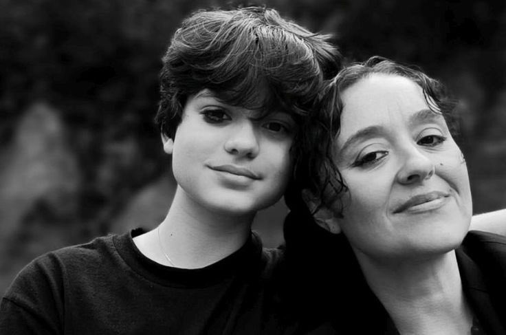 14 yaşındaki Mattia’yı kaybetmenin acısıyla Bakırköy’de oturma eylemi başlatan bir annenin çığlığıdır bu.
“Altı ay oldu, yasa ne zaman değişecek?” diyen ses, hepimizin vicdanını titretiyor   
Bu çığlığa ses verelim. Yasemin Anne yalnız değildir!
#ahmetminguzziicinadalet