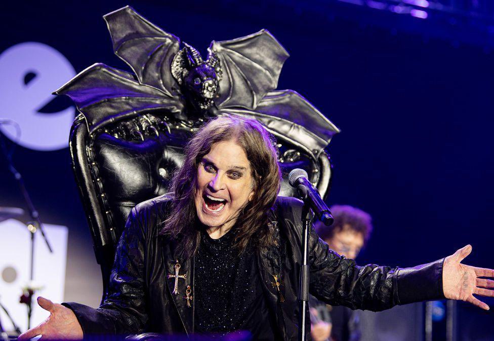BBCBreakfast's tweet image. Black Sabbath's Ozzy Osbourne has died at the age of 76.
His family said ‘It is with more sadness than mere words can convey that we have to report that our beloved Ozzy Osbourne has passed away this morning’
bbc.co.uk/news/live/cn0q…