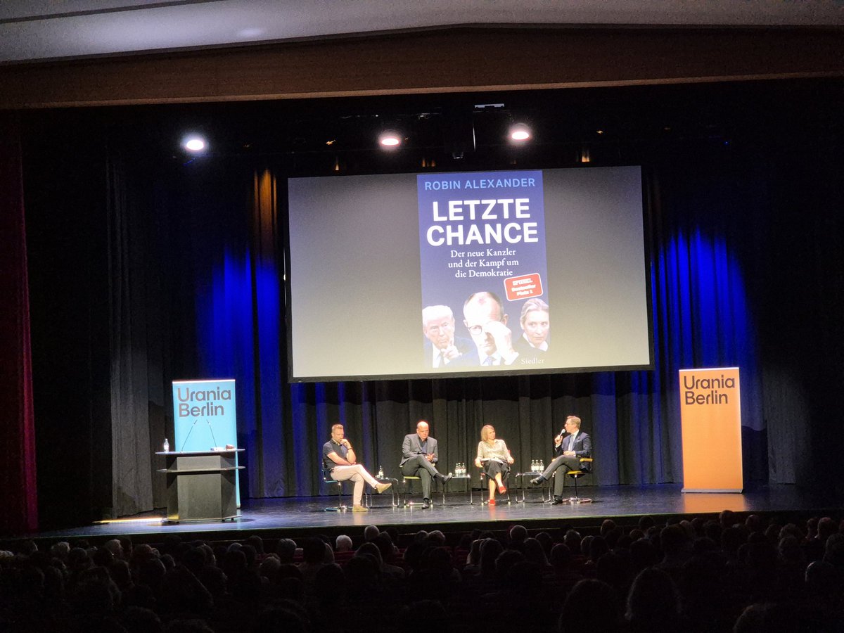 Reblaus10's tweet image. Kann es nicht erwarten @HeleneBubrowski @robinalexander_ @Alex_J_Thiele und @philipp__amthor gleich zu fragen, wie groß sie die Verdienste der Reblaus für den Kampf um die Demokratie einschätzen auf einer Skala zwischen 9 und 10.
#Urania #LetzteChance #RadikaleMitte