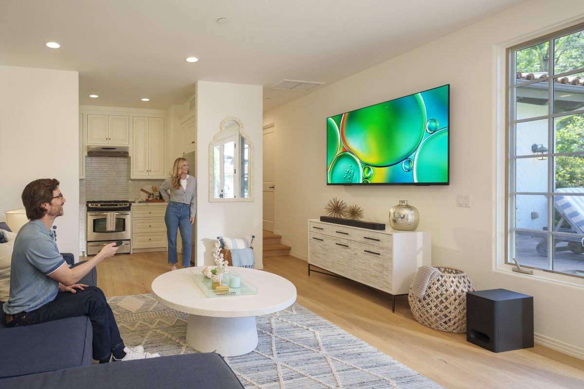 SonyElectronics's tweet image. Level up your living room. Explore the full range of Sony home theater products — because every night deserves a front row seat.