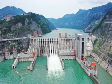 दो महीने पहले चीन ने अरुणाचल प्रदेश की 27 जगहों के नाम बदले हैं। इनमें 15 पहाड़, 5 कस्बे, 4 पहाड़ी दर्रे, 2 नदियां और एक झील शामिल है।

अब चीन ब्रह्मापुत्र नदी पर सबसे बड़ा बांध बना रहा है,
इस बांध के निर्माण में चीन ने 117.8 अरब डॉलर लगाये हैं।

विशेषज्ञों का कहना है चीन पानी