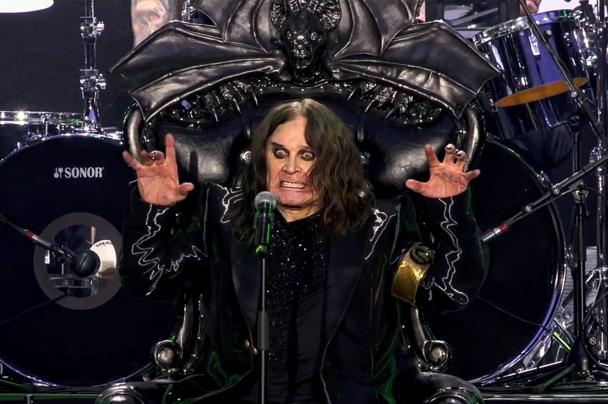 Ушла легенда. Однако, красиво же он успел отыграть свой последний концерт.