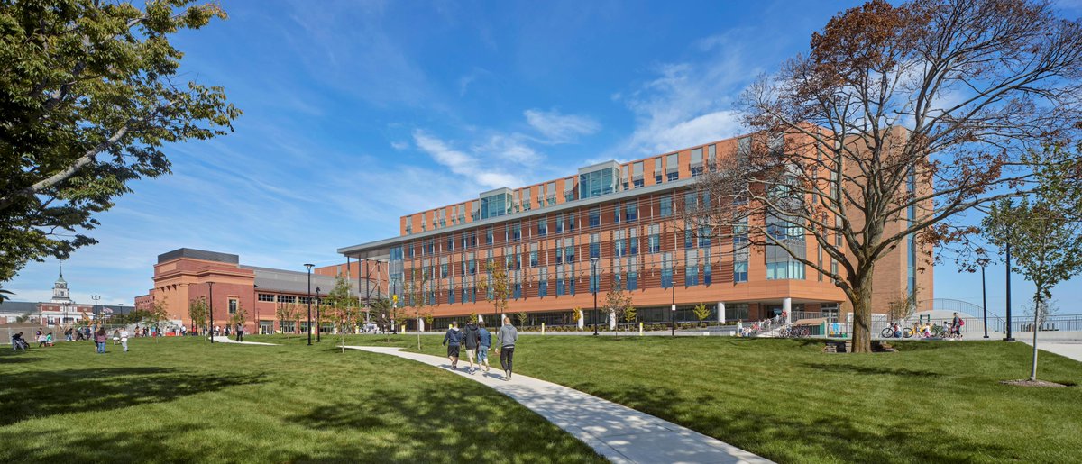 SuffolkBuilds's tweet image. Our Somerville High School project has recently achieved LEED Gold certification, recognizing the numerous sustainable elements integrated into the six-story building, including the building's enclosure, stormwater management system and pedestrian-centric design @SomervilleCity