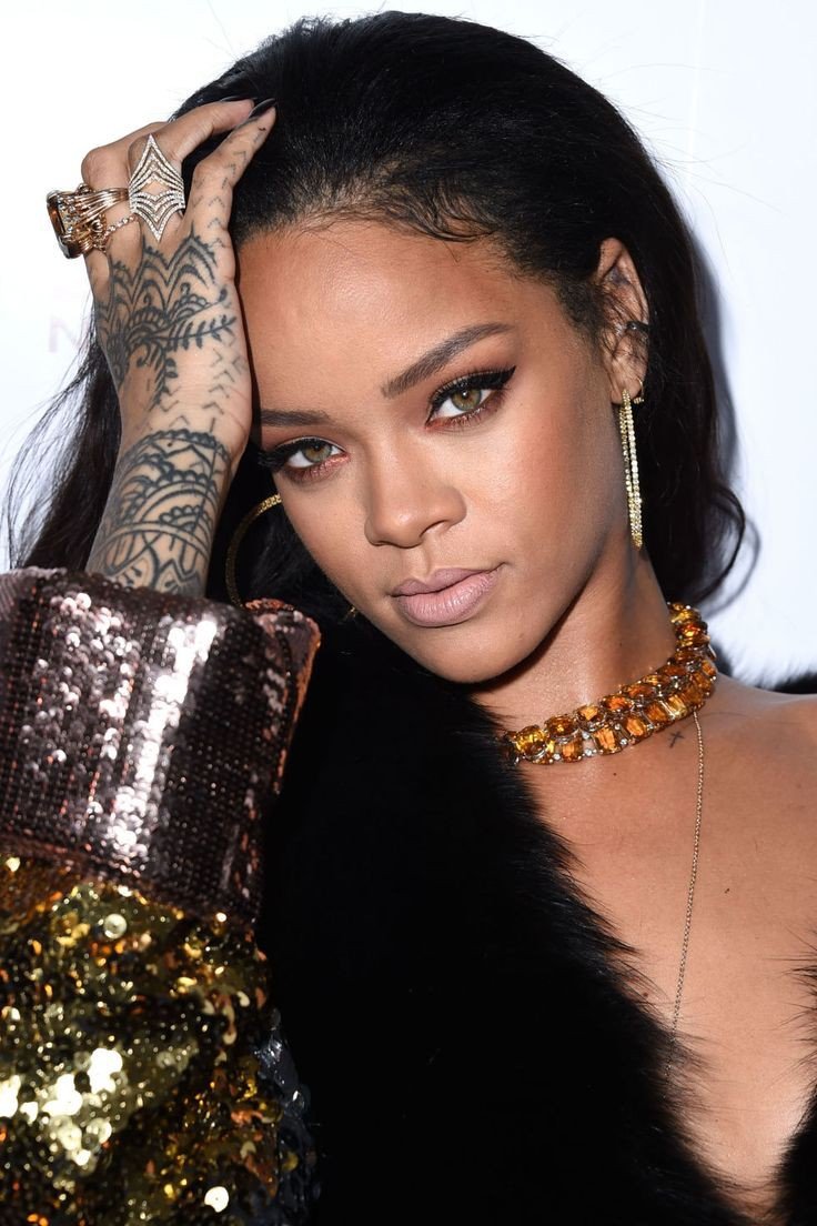 ririoncharts's tweet image. Rihanna was the 7th most streamed female artist on Global Spotify yesterday (21), surpassing Sza.
