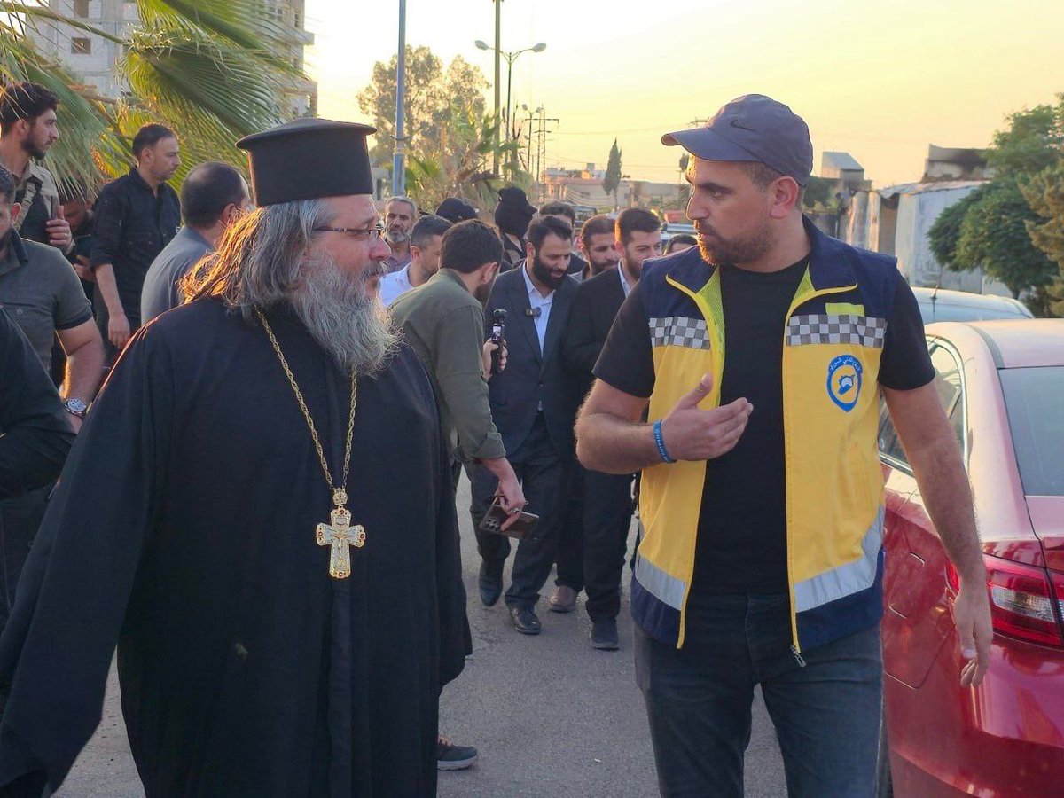 aboghias1's tweet image. The recently departed group of displaced individuals from Sweida includes Christians and families of United Nations staff, as part of ongoing efforts to relocate them to safer areas.
المجموعة التي غادرت السويداء مؤخرًا من النازحين تضم مسيحيين وعائلات موظفين في الأمم المتحدة،…