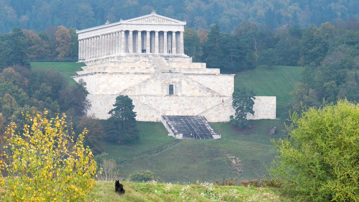 Achilleudes's tweet image. Nagging bitch so annoying, I might sacrifice myself to escape the longhouse by jumping off a cliff here