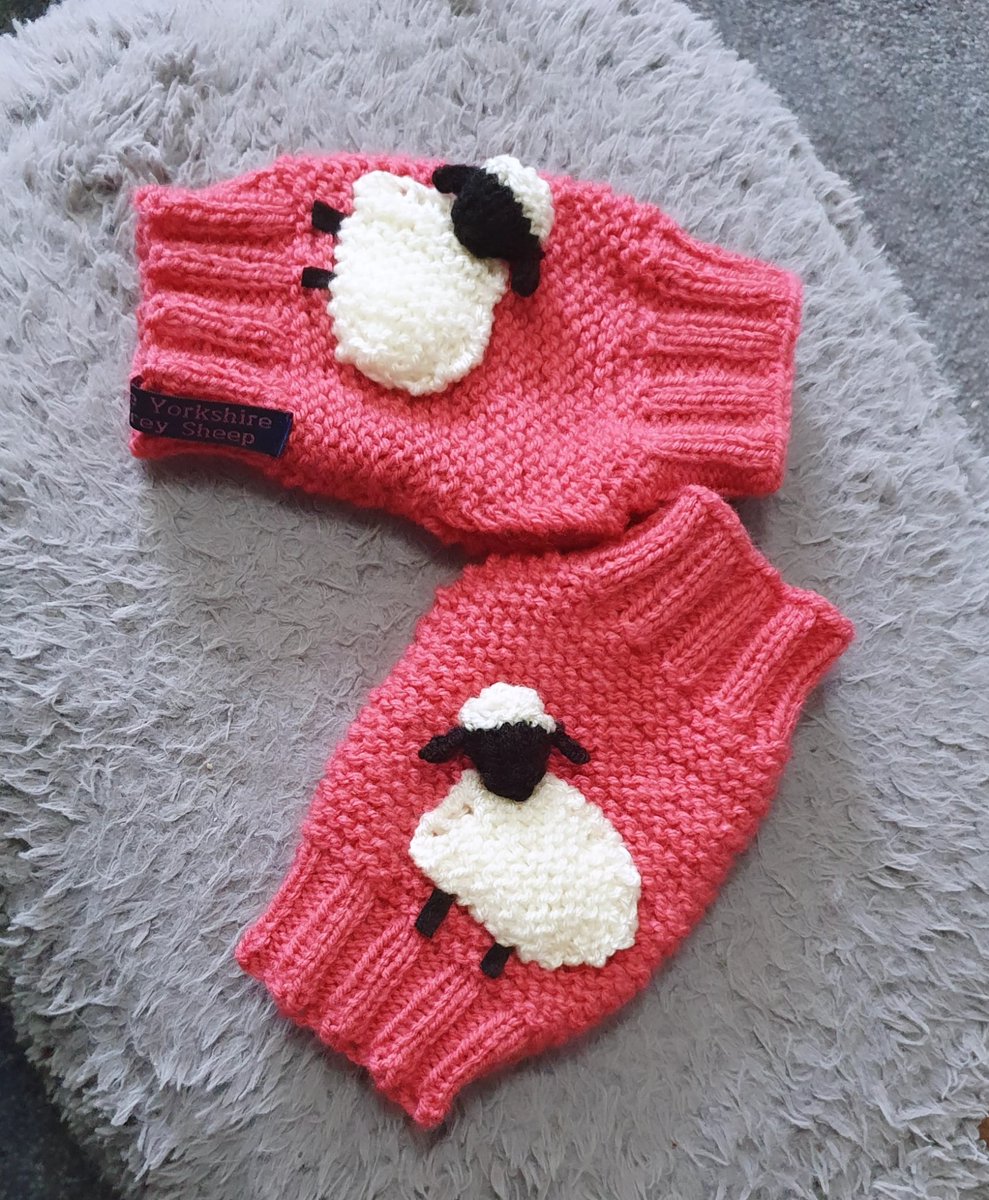 LouiseWalton78's tweet image. My cute 3D Valais Blacknose sheep wristwarmers went over the pond to their new home.. & they LOVE THEM (their words) & I do LOVE a happy customer 🐑💕