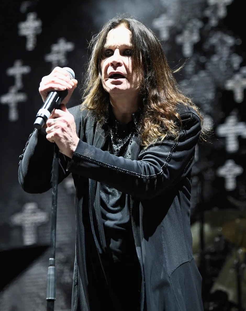 GeepersNFT's tweet image. Rest in Peace Ozzy Osbourne: Black Sabbath singer dies aged 76 weeks after touching final show
Heavy metal star Ozzy Osbourne has died, just weeks after reuniting with his Black Sabbath bandmates and performing a huge farewell concert for fans.
In a statement, his family said:…