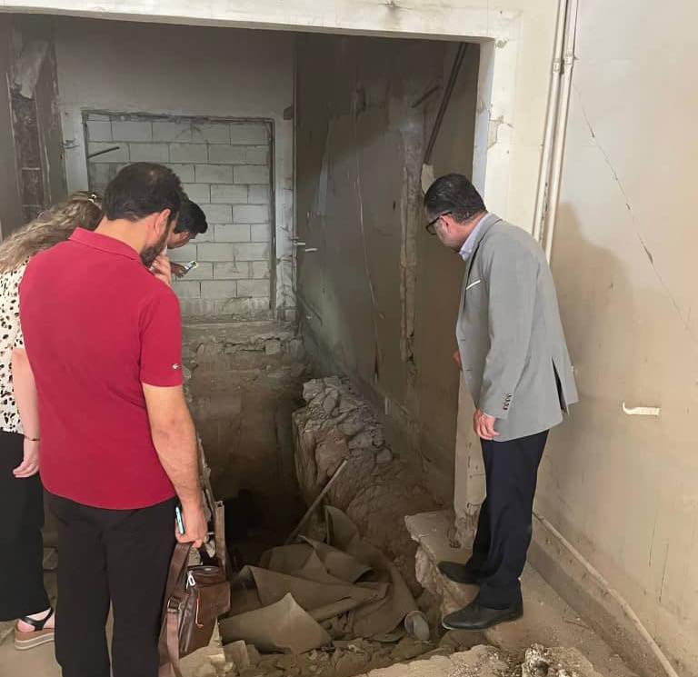 AhmadSY0309's tweet image. زار مدير ثقافة ريف دمشق محمد ارحابي قصر الثقافة في دوما، واطلع خلال الجولة على حالة المبنى والقاعات والمسرح، مع التركيز على تقييم الأضرار وإمكانية إعادة التأهيل والترميم.