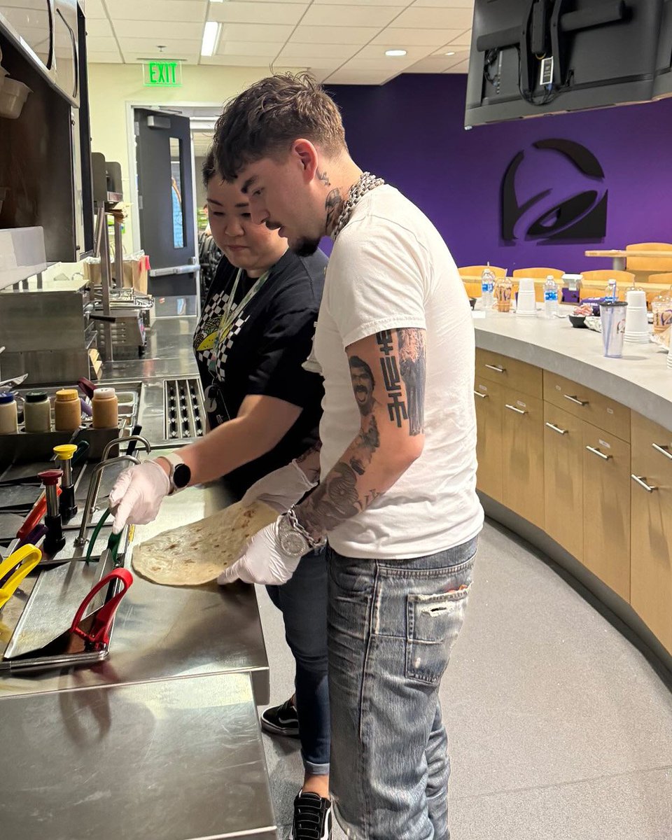 ModernNotoriety's tweet image. Yeat unveils the YeatWrap, his own custom menu item from Taco Bell's new Fanstyle program