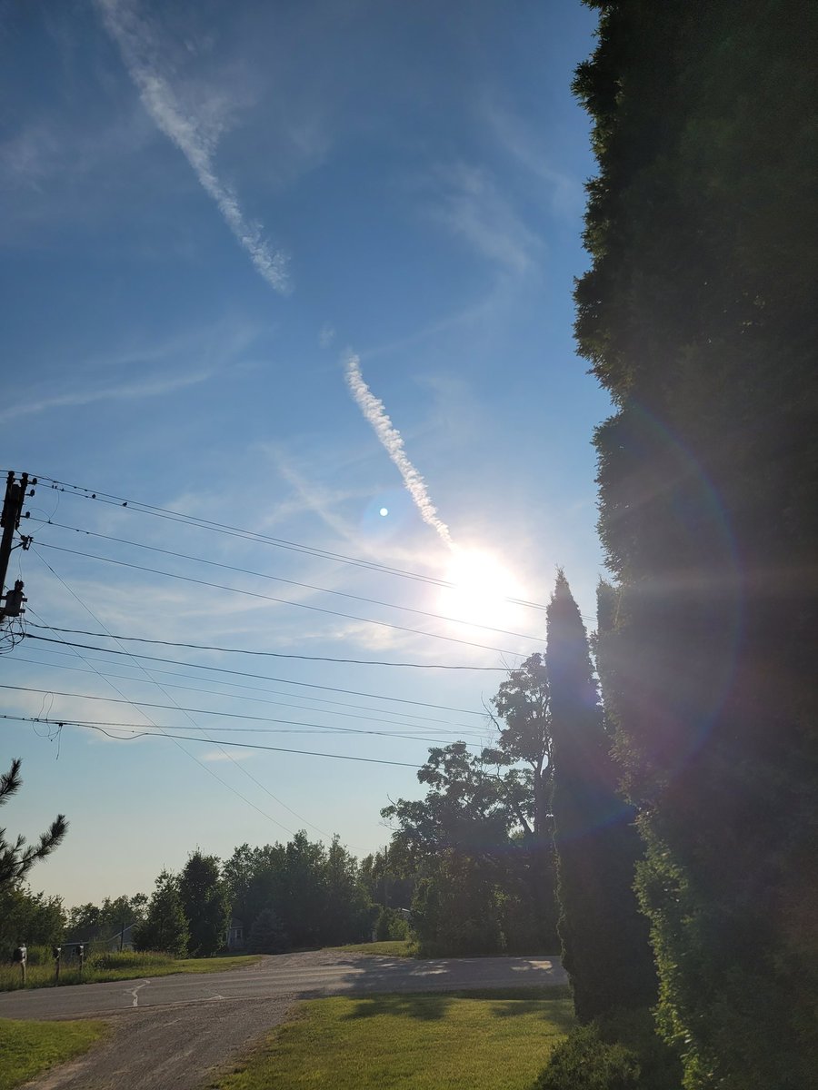 ChristoffJim's tweet image. Swirl action. isn't funny how a gap occurs . Ice and water vapor should happen. Meteorologist are paid to remain silent.