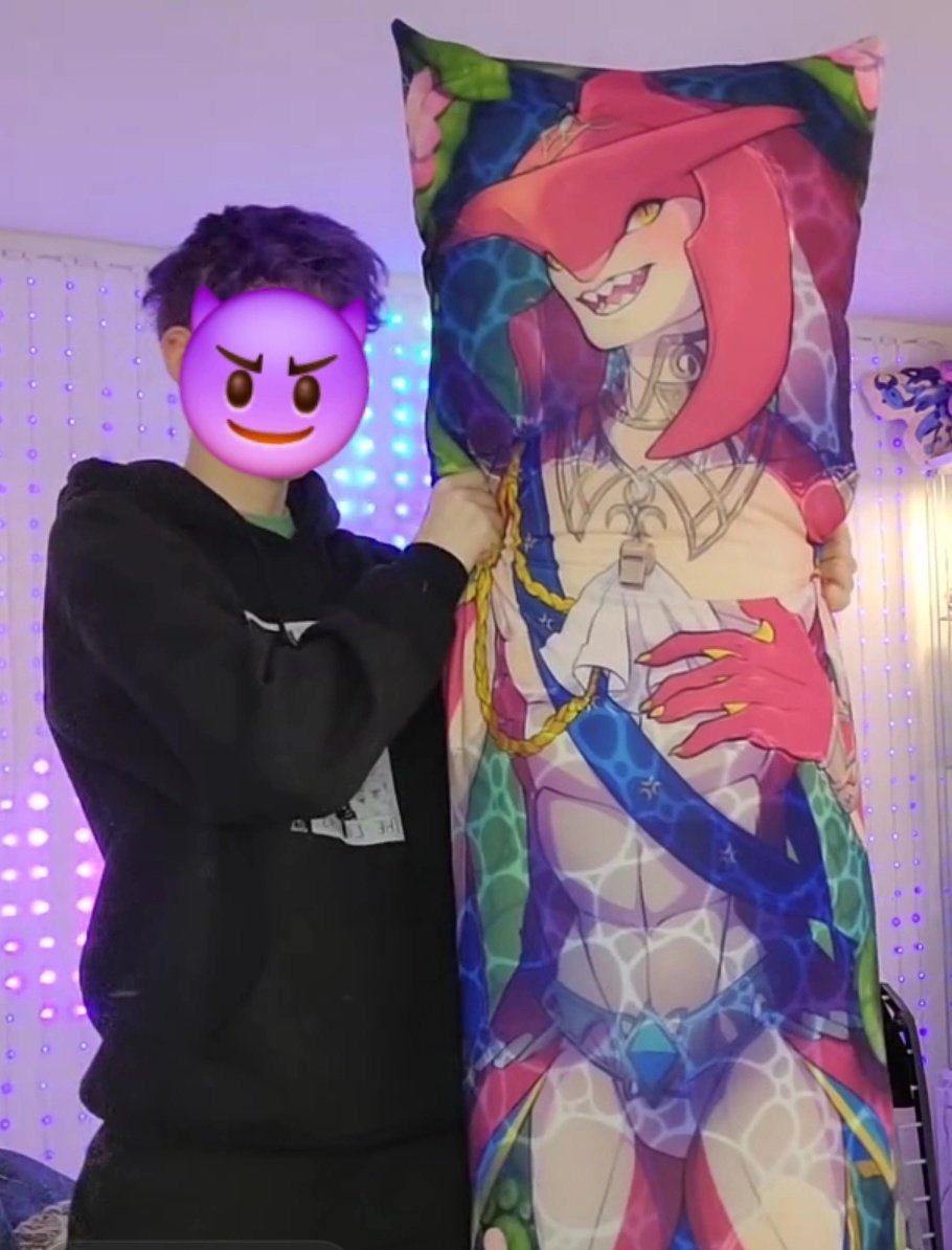 lukellios's tweet image. Only three Sidon dakis left in the shop! I won't be restocking so get one before they're gone forever!